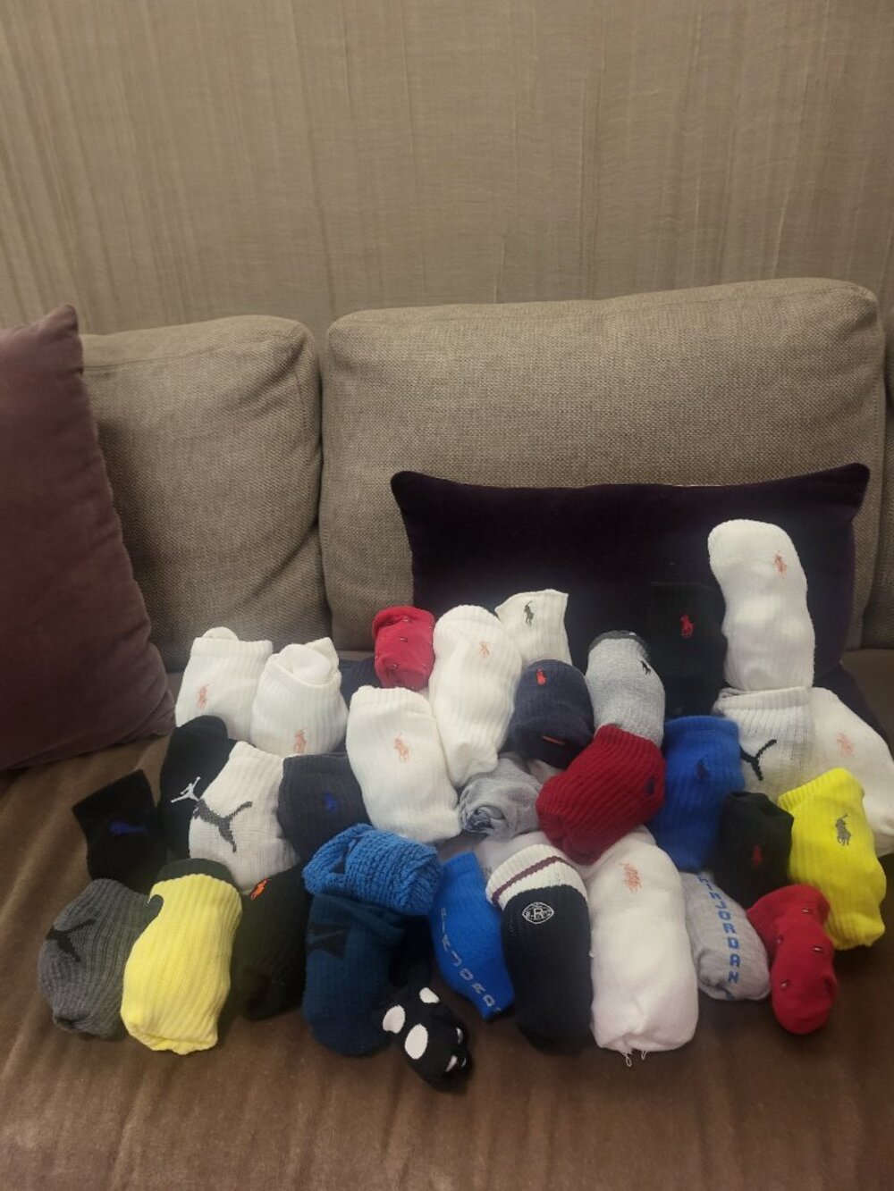 42 pairs of socks in a variety of sizes - Picture 3 of 4